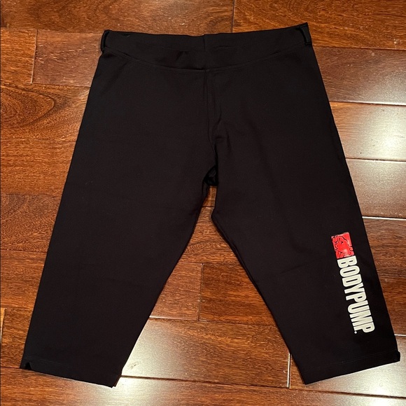 Les Mills BodyPump black capri leggings size small.  Excellent used condition - Picture 1 of 4